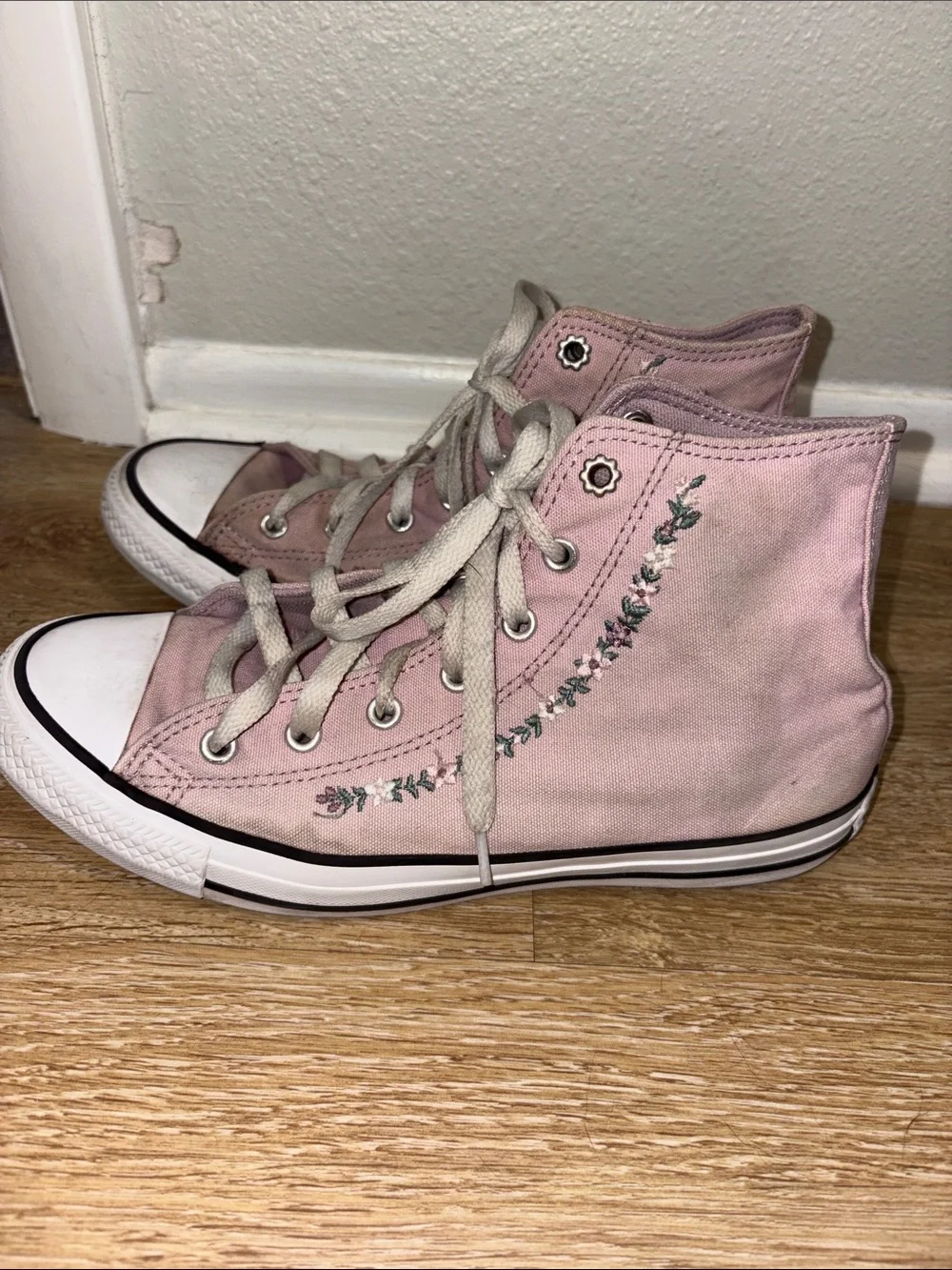 Pinkish Lavender Converse with Floral Embroidery detail